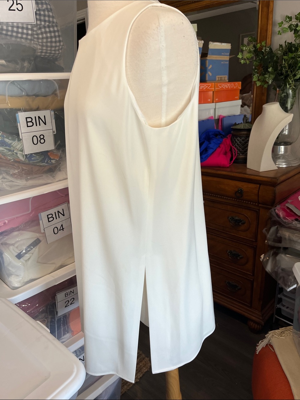 Worth Sleeveless White Shift Tunic - Picture 3 of 6